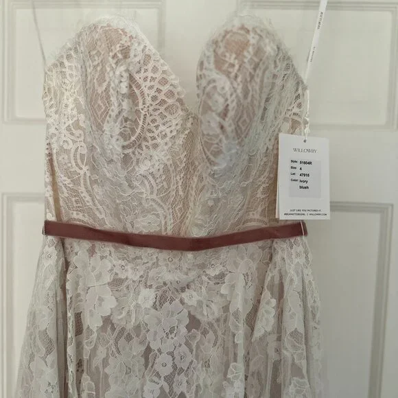 Willowby by Waters Geranium Wedding Dress - size 4, blush lining